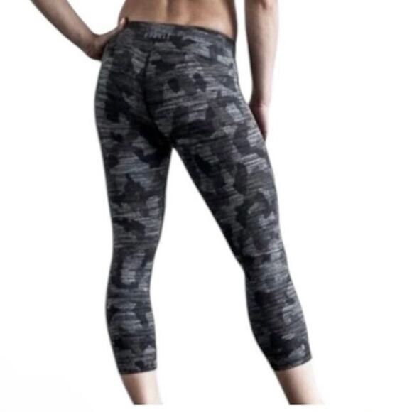 NOBULL Pants - NOBULL Dark Camo Crop Leggings Size Small Gray Black